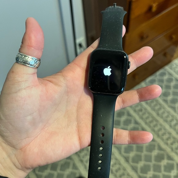 Apple Watch Series 5 - Picture 2 of 2